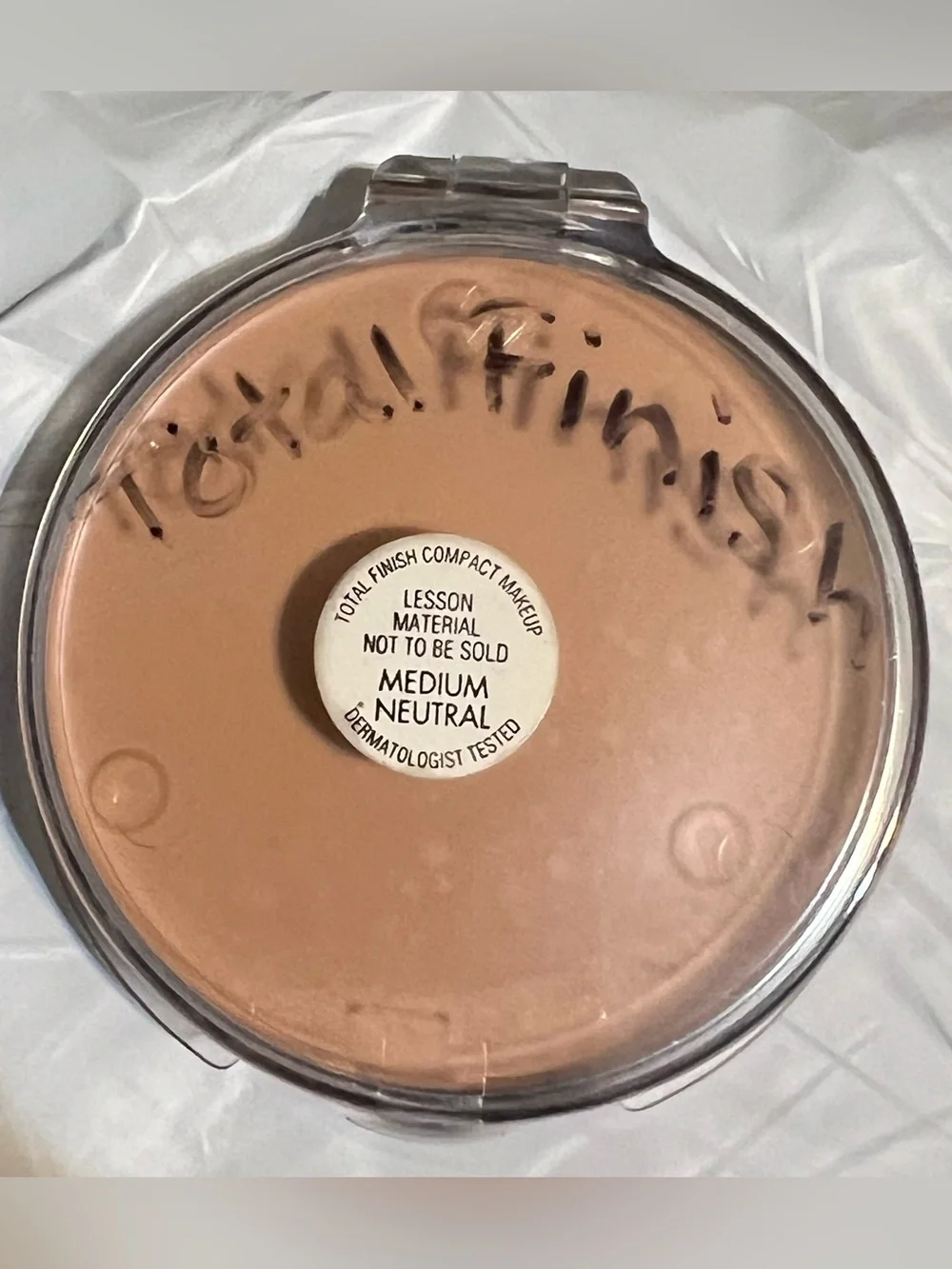 Merle Norman Total Finish Compact Makeup Medium Neutral